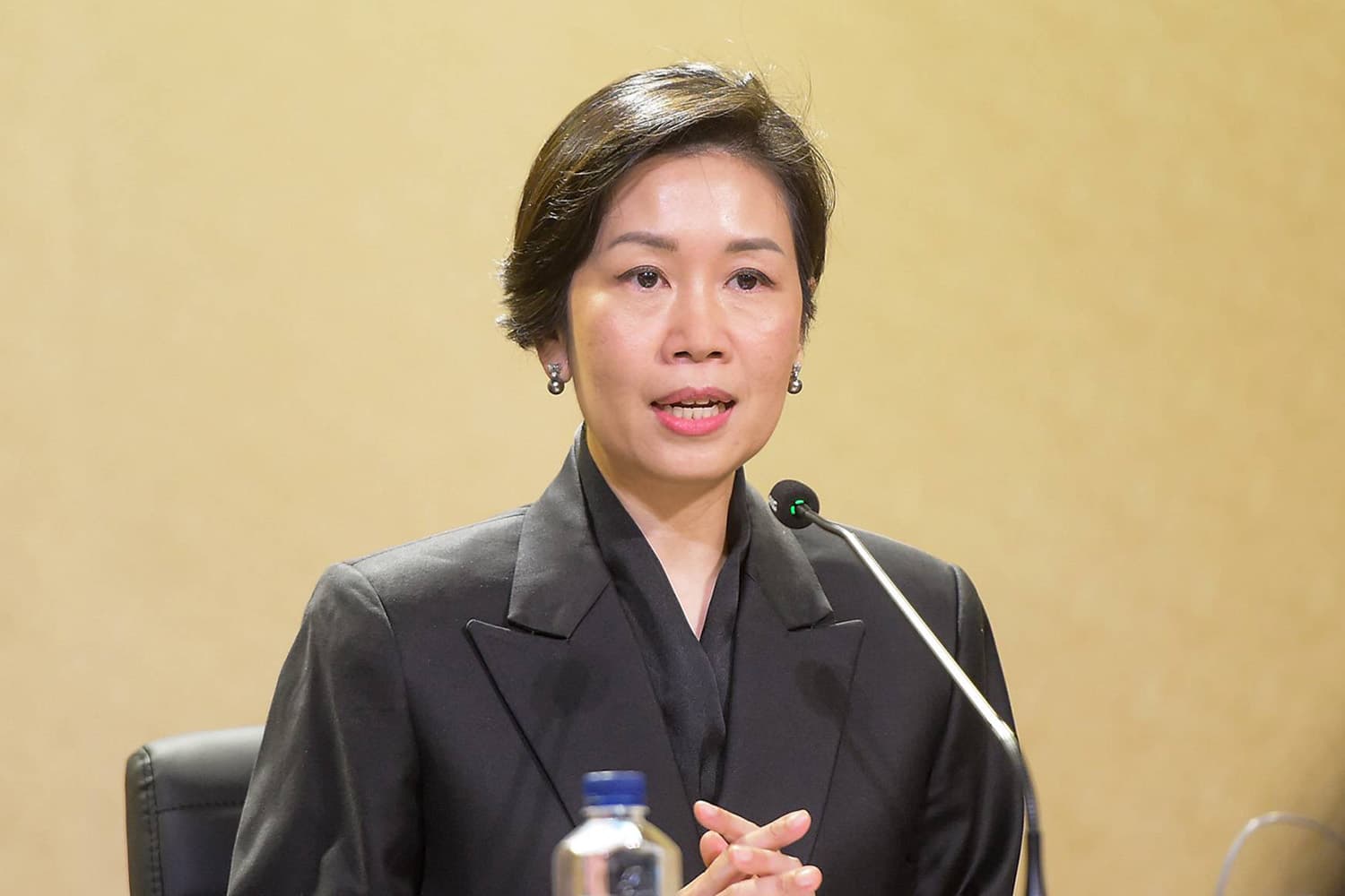 ครม.สั่งราชการลดธงครึ่งเสา–ไว้ทุกข์ 15 วัน ย้ำประชาชนใช้ชีวิตตามปกติ–ไม่ห้ามจัดงานรื่นเริง