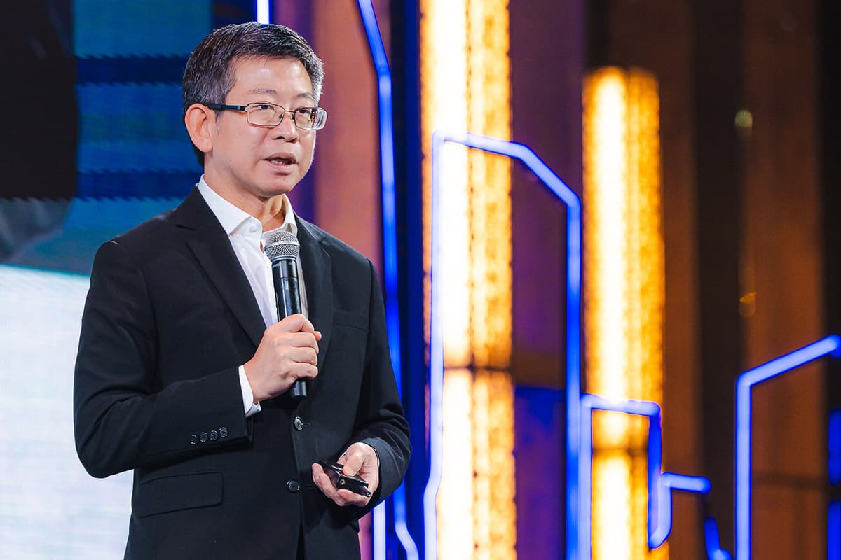 ดร.กอบศักดิ์ ภูตระกูล กรรมการรองผู้จัดการใหญ่และเลขานุการ บริษัท ธนาคารกรุงเทพ จำกัด (มหาชน)