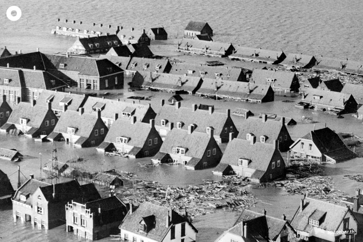 เหตุการณ์น้ำท่วมเนเธอร์แลนดครั้งใหญ่เมื่อปี 1953 (Photo by INTERCONTINENTALE / AFP) 