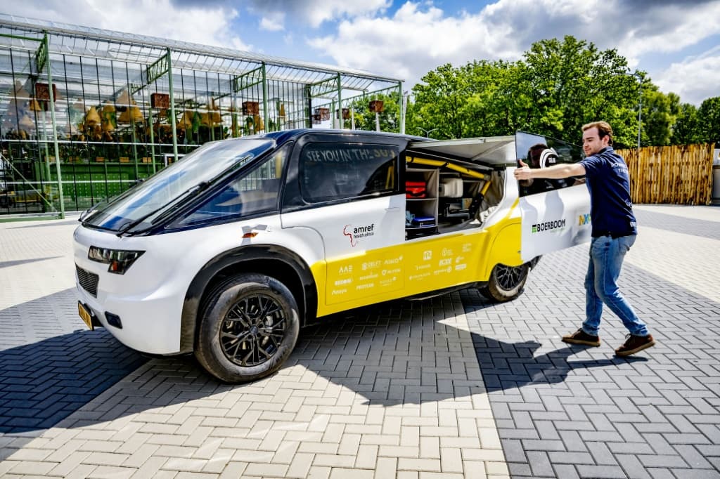dutch-students-solar-powered-ambulance-stella-juva-1.jpeg