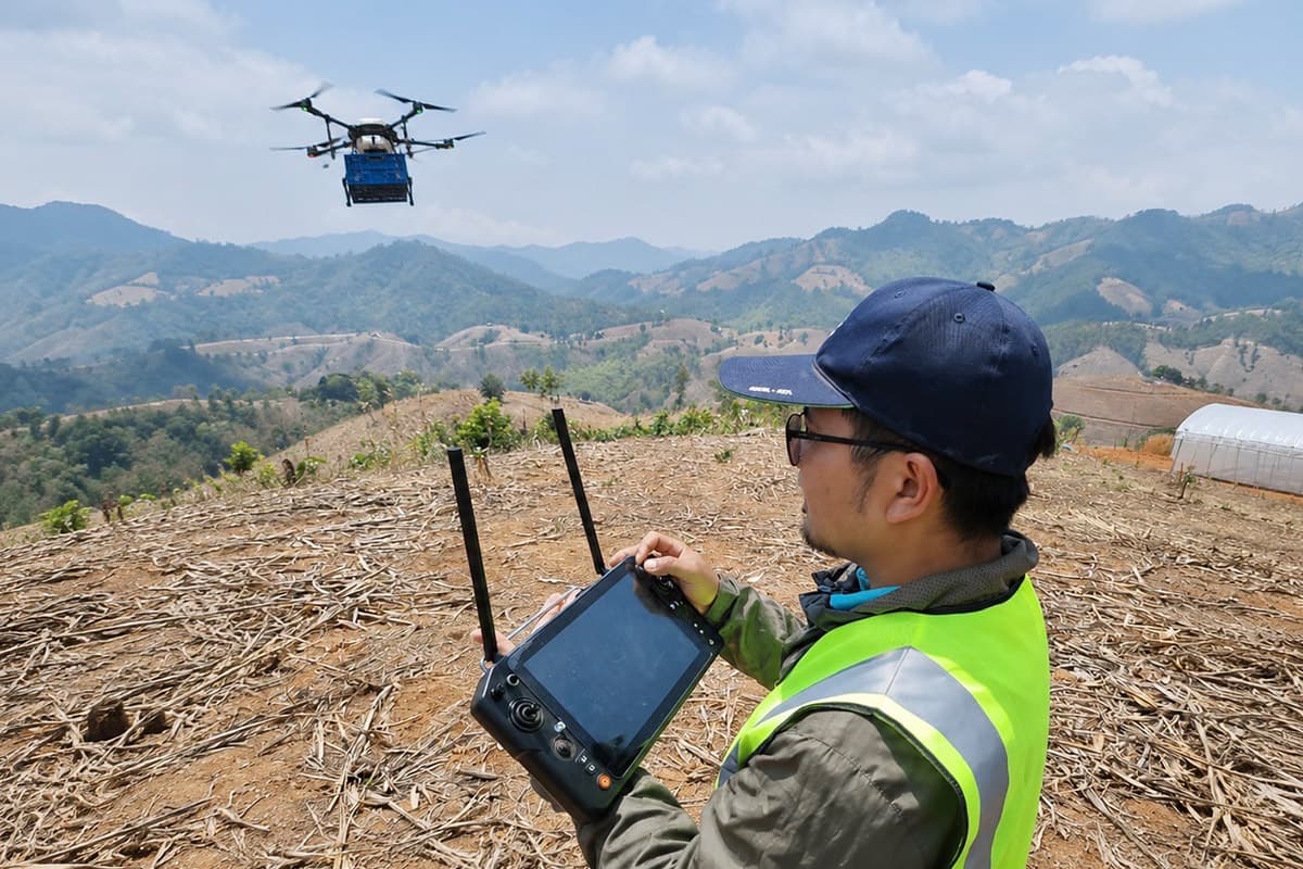 economic-business-thai-drones-transpor-agricultural-highland-SPACEBAR-Photo01.jpg