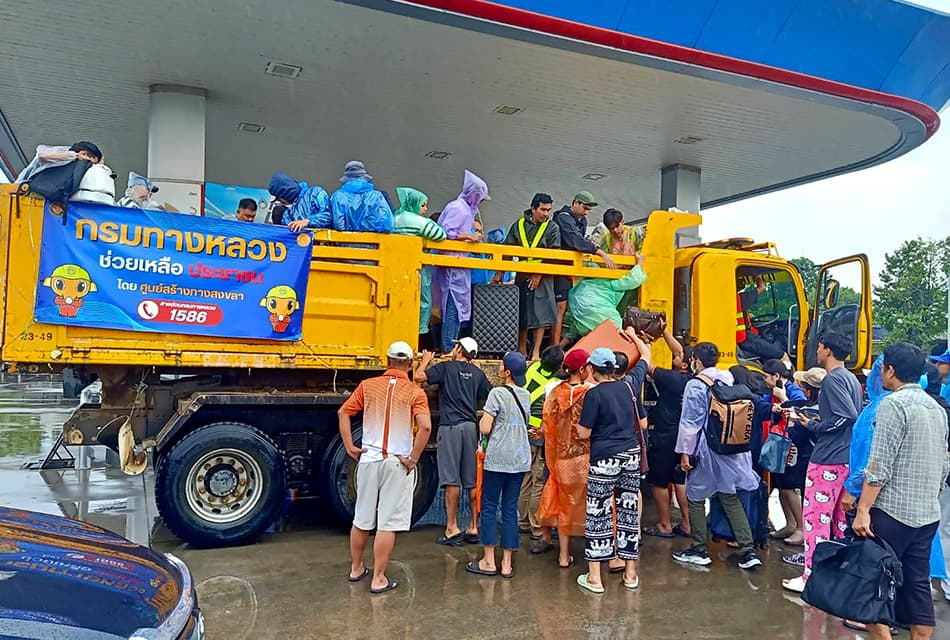 ทล.เปิด 3 เส้นทาง 6 จุดรับ-ส่งปชช. ช่วยเดินทางพื้นที่น้ำท่วมสงขลา–สตูล