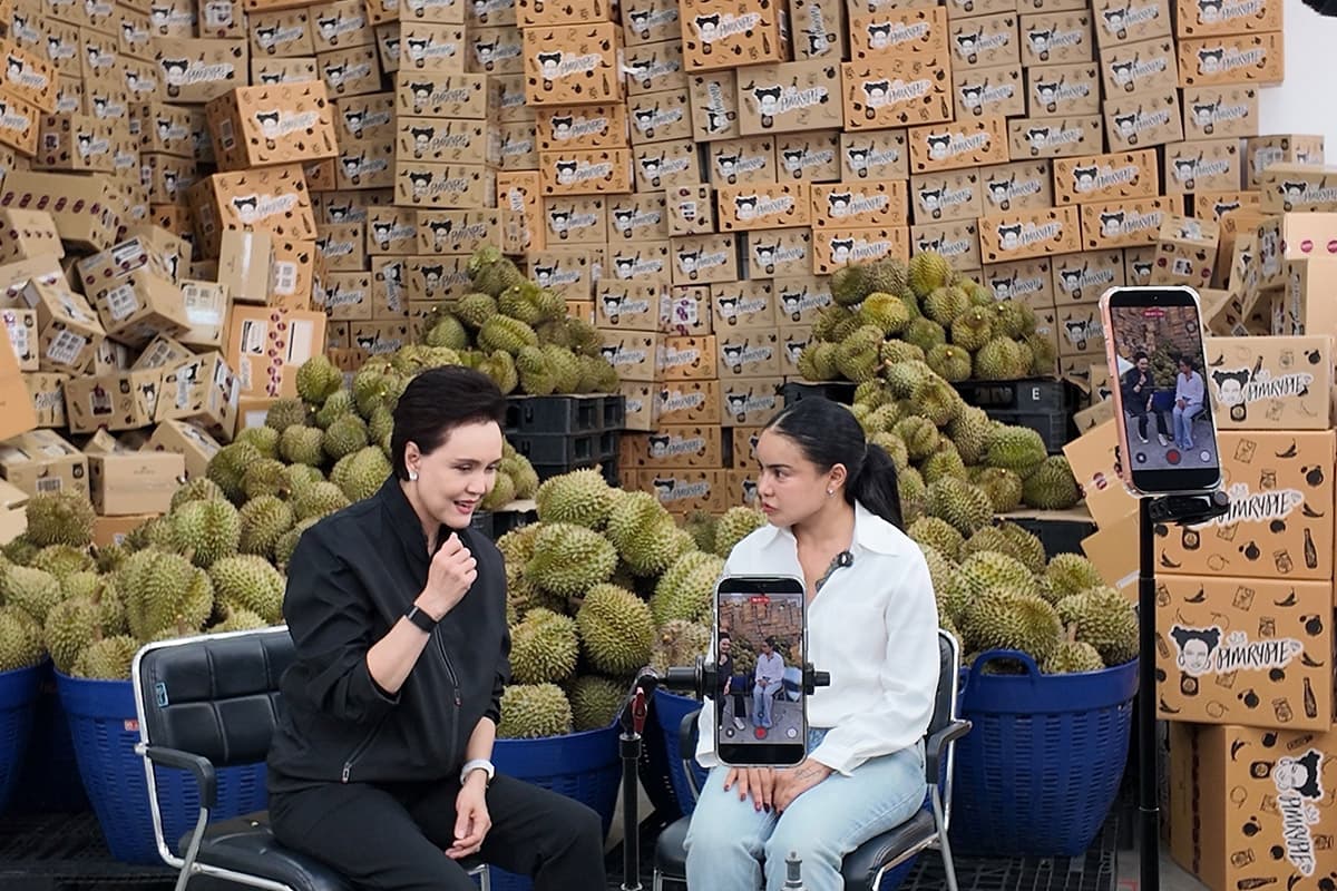 economic-business-thai-influencer-live-streams-durian-SPACEBAR-Photo01.jpg
