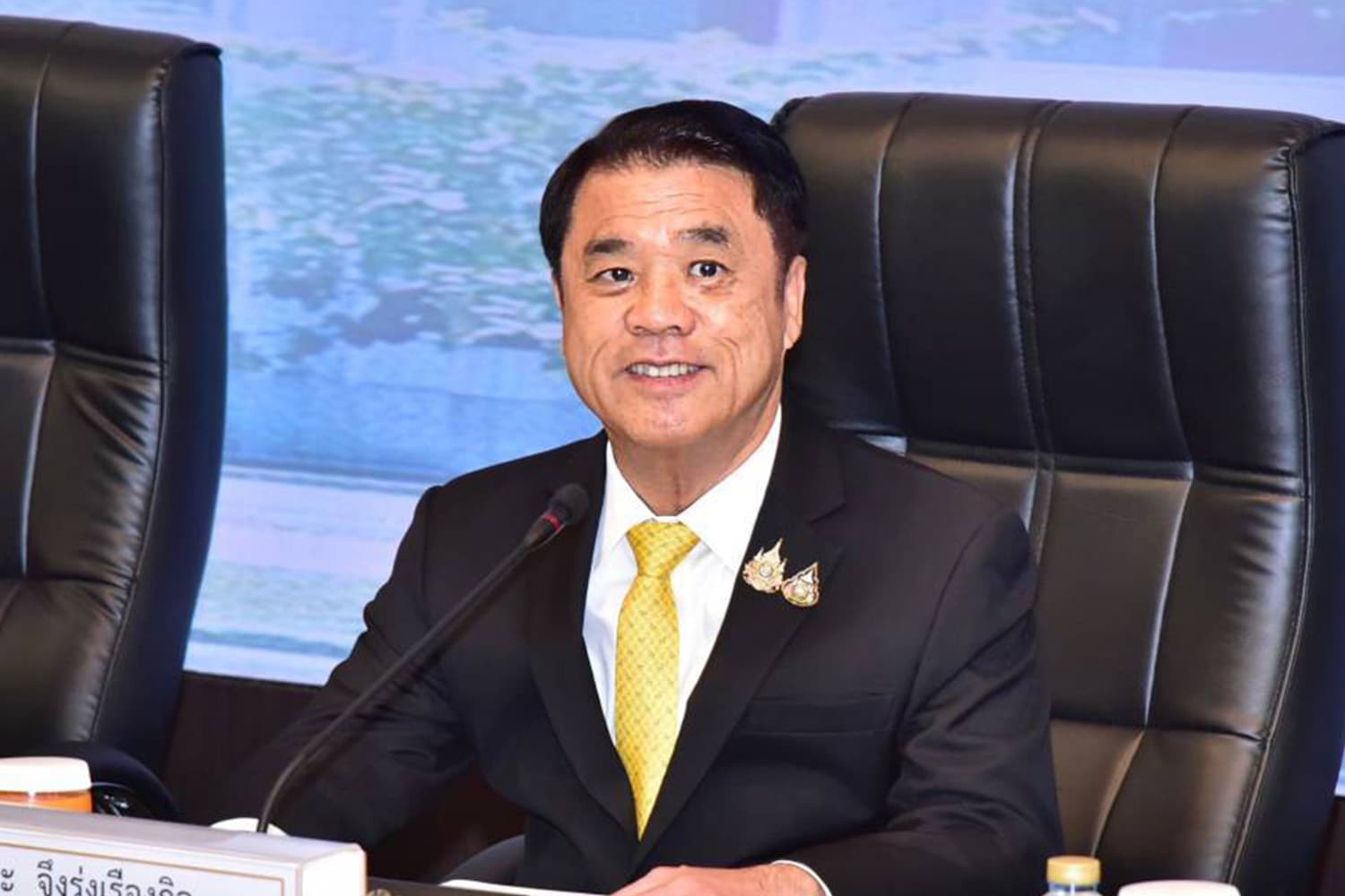 economic_business_thai_20bath_skytrian_SPACEBAR_Hero_aa4fc18f50.jpg
