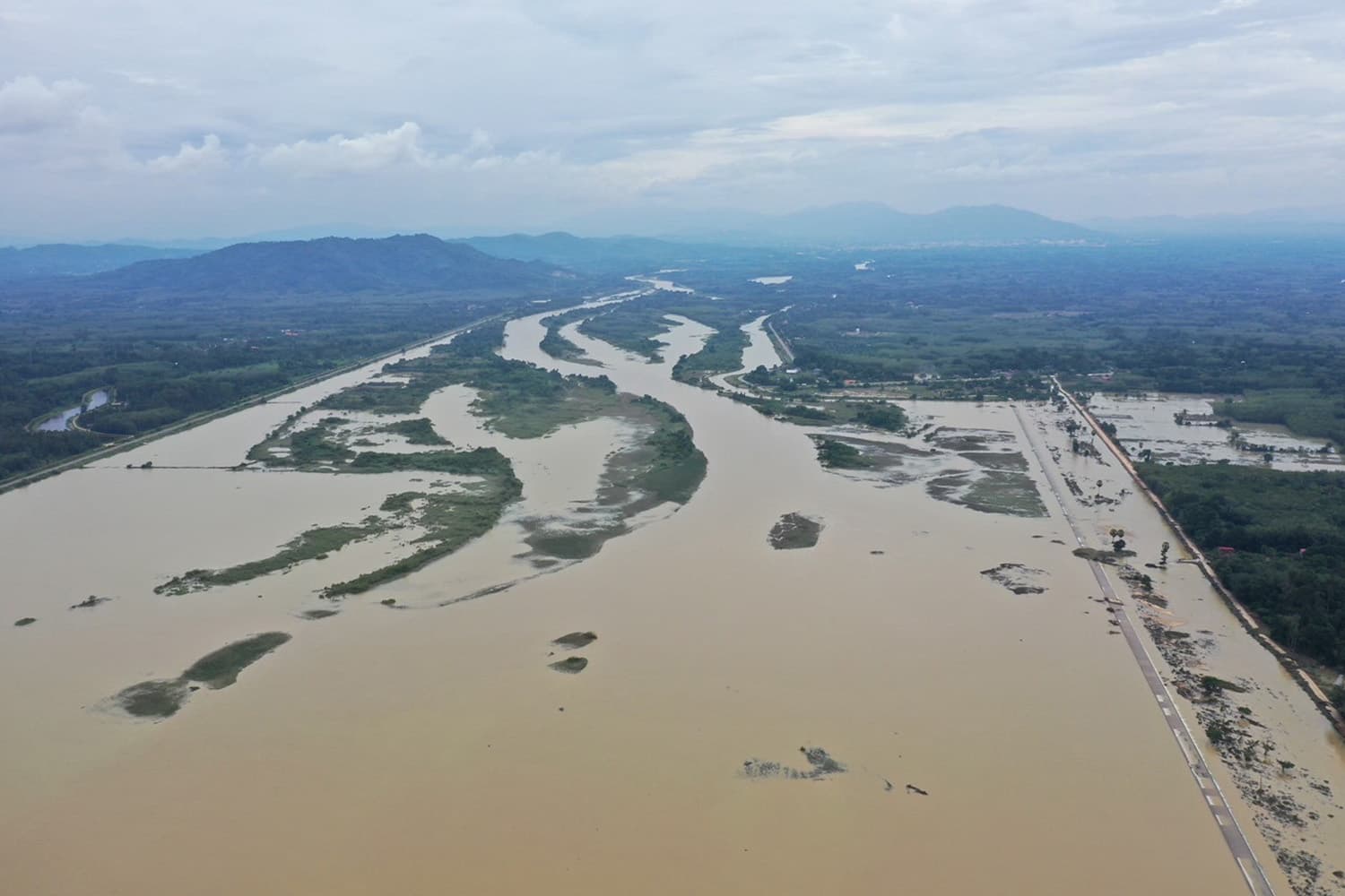 economic_business_thai_measures_help_southern_flood_SPACEBAR_Hero_e8523616e6.jpg