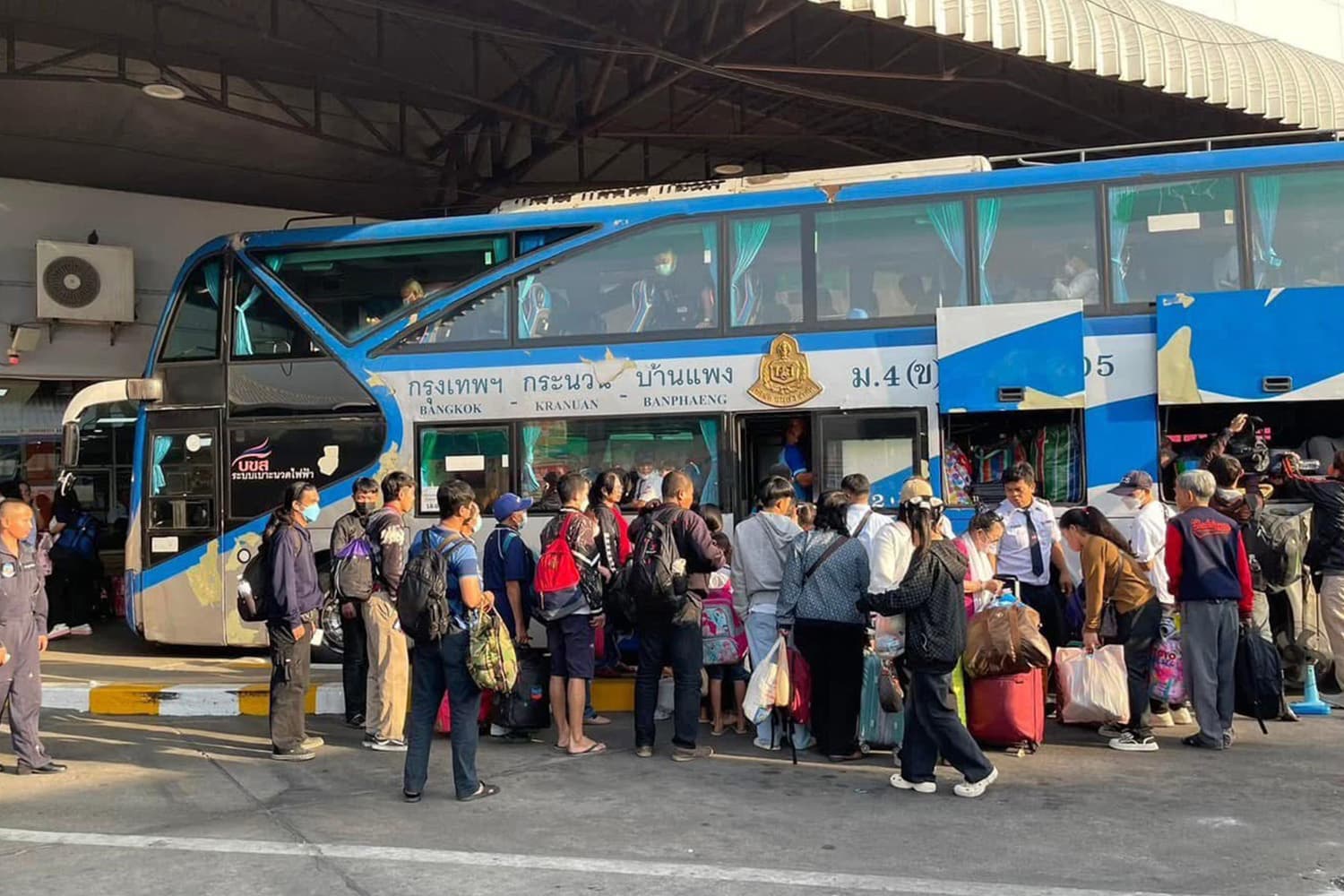 economic_business_thai_ticket_bus_SPACEBAR_Hero_16caea629f.jpg