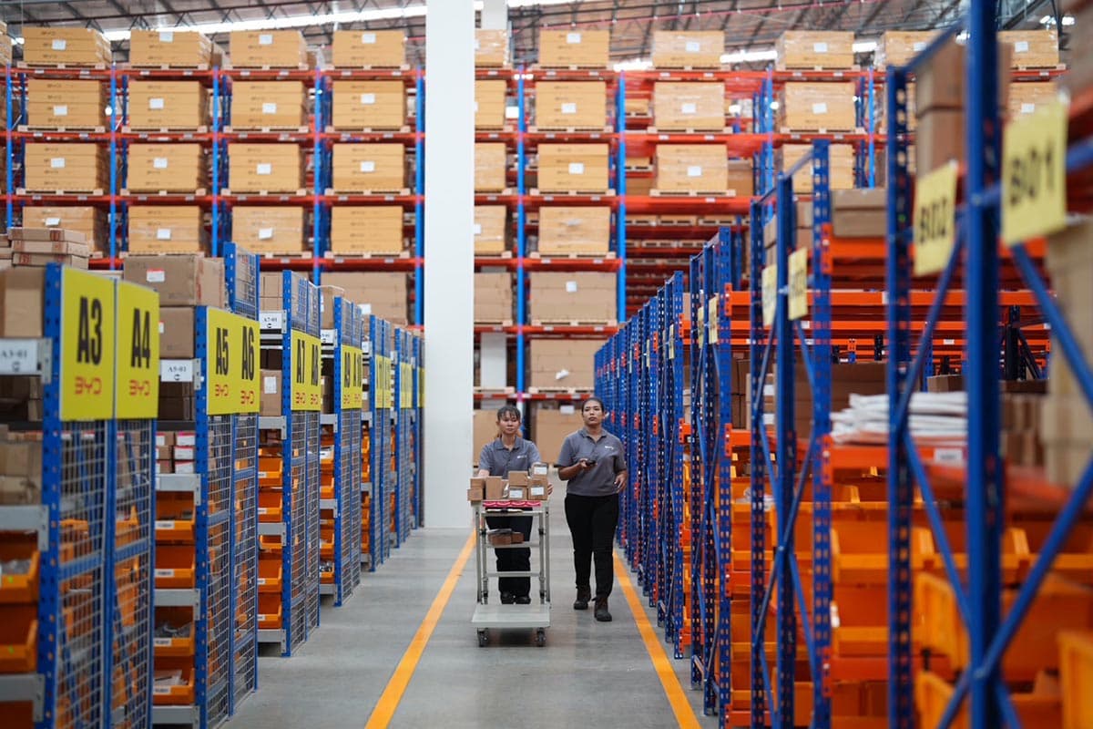 economic_car_byd_ev_warehouse_SPACEBAR_Photo02_45eff7b54a.jpg