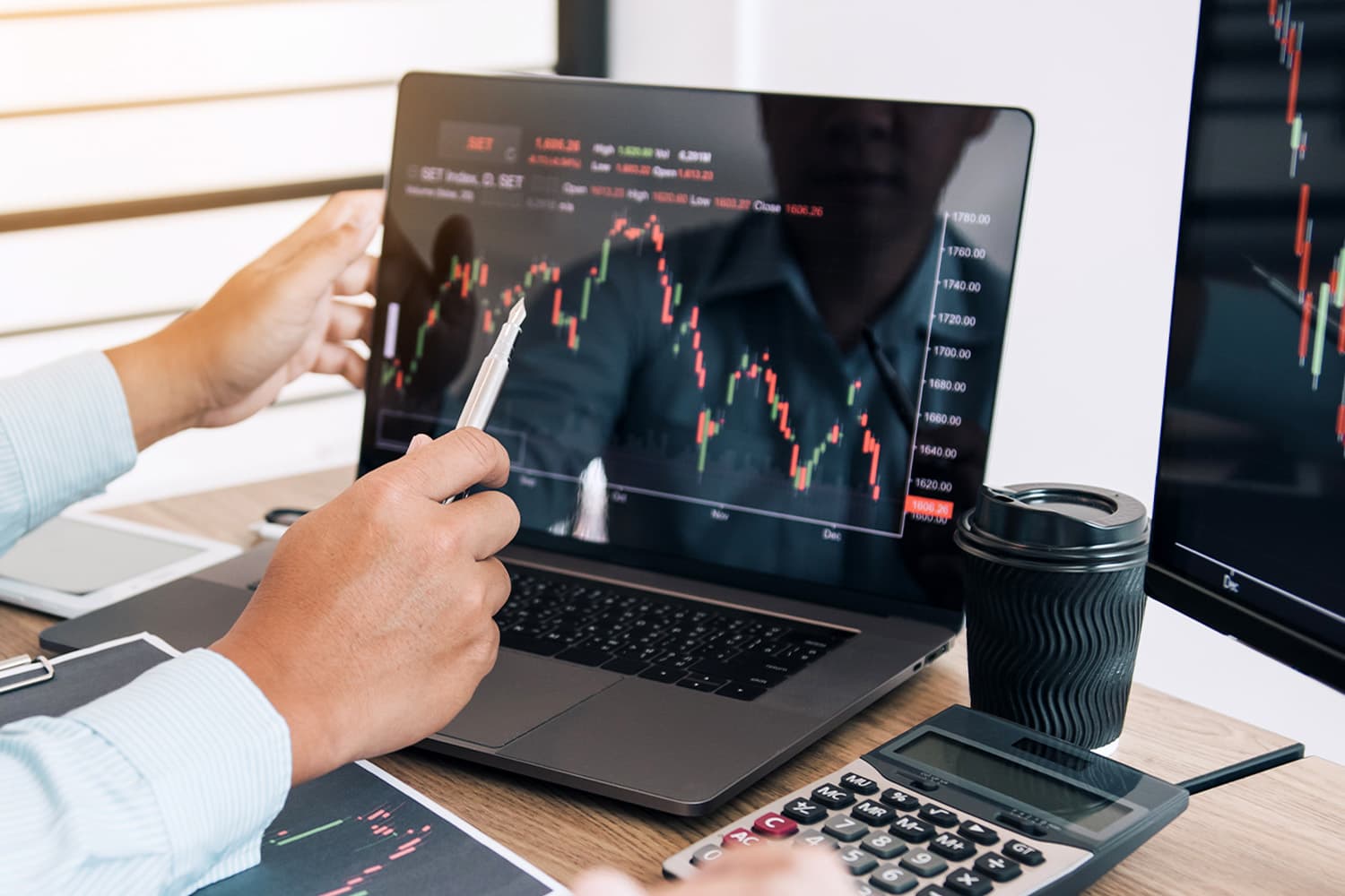 economy_investment_set_index_stock_market_trade_SPACEBAR_Hero_32abaf72f6.jpg