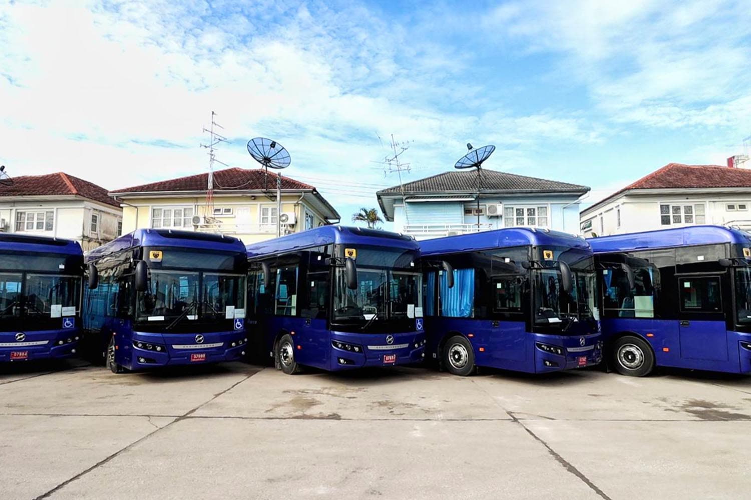 economy_thai_smile_electric_bus_ev_carbon_credits_auto_SPACEBAR_Hero_bf6f7e4a5a.jpg