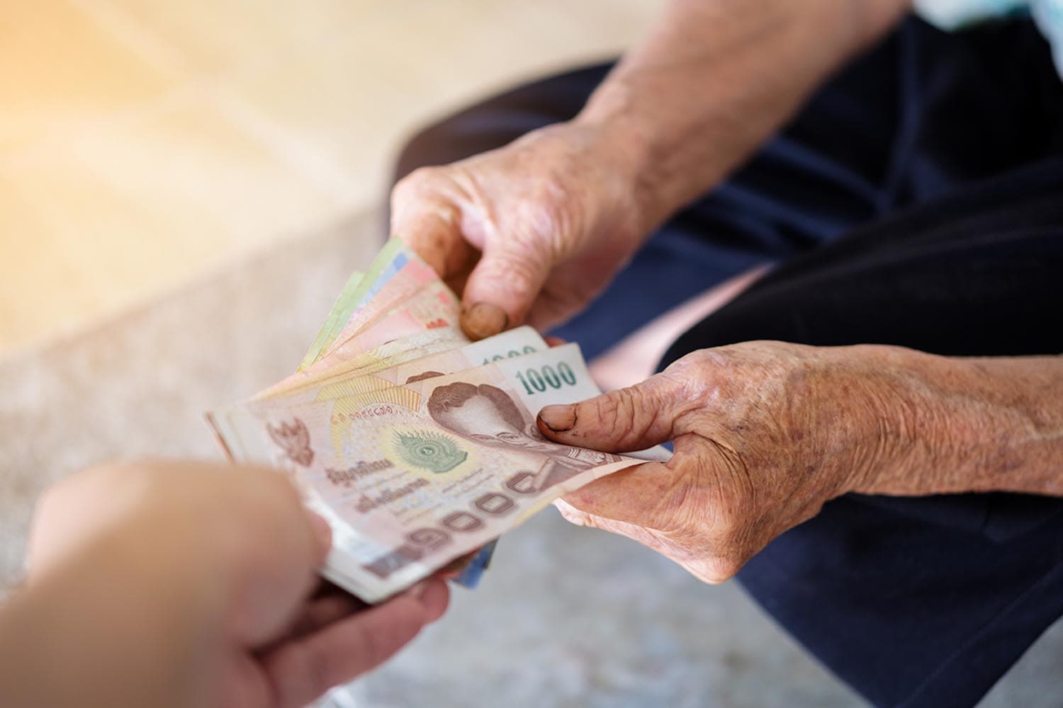 รัฐยืนยันข่าวปลอม ‘เบี้ยผู้สูงอายุ 3,000 บาท’ ยังไม่มีมติปรับ