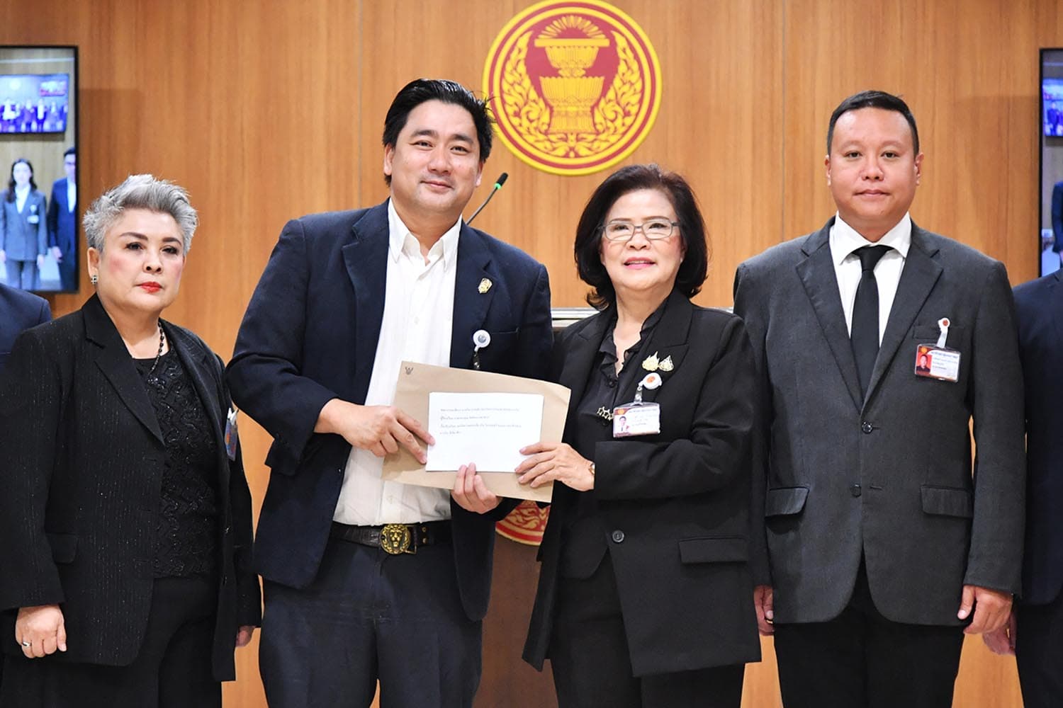 ร้องสอบ ‘โบรกเกอร์ Forex-เส้นทางการเงิน’ โยง ‘ภาวุธ-ฟิล์ม รัฐภูมิ’