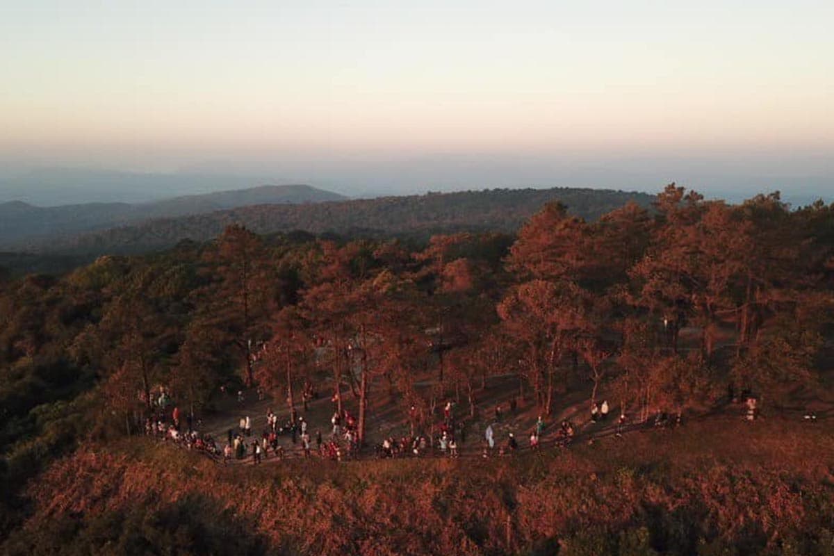 first_light_at_phu_ruea_national_park_SPACEBAR_Photo03_f371b53212.jpg