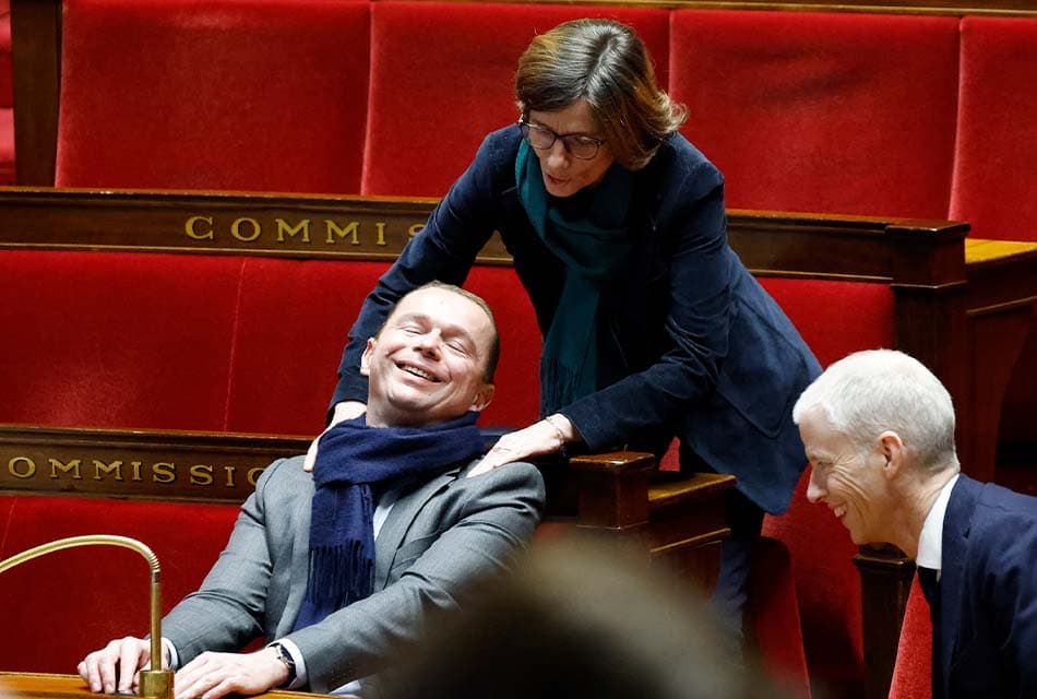 france_no_confident_vote_pension_reform_massage_SPACEBAR_Thumbnail_bdcabbda68.jpeg