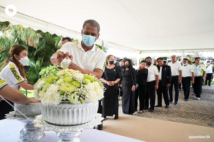 funeral_ceremony_Chonsawat_SPACEBAR_Photo08_cbb06ab2cd.jpeg