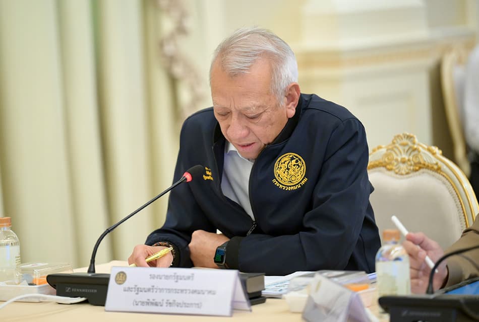 "พิพัฒน์" นั่งหัวโต๊ะประชุมฉุกเฉิน! เร่งวางแผนน้ำมันรับหยุดยาว ‘สงกรานต์’ หลังตะวันออกกลางยังร้อนแรง