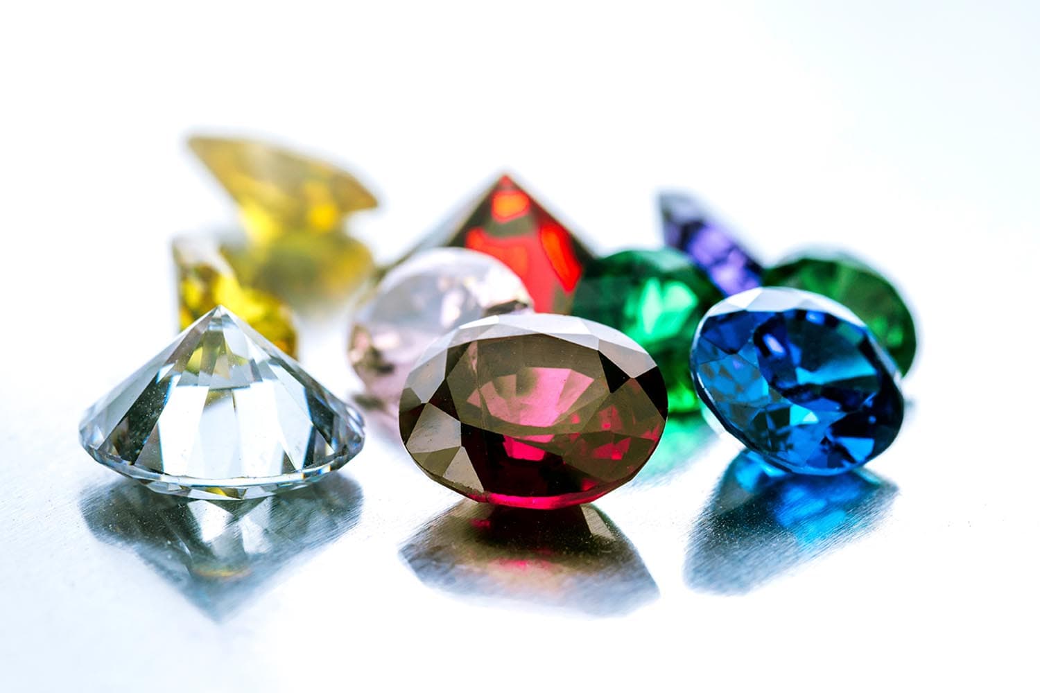 git_valentine_2024_love_gemstones_dimond_SPACEBAR_Hero_182586e53b.jpg