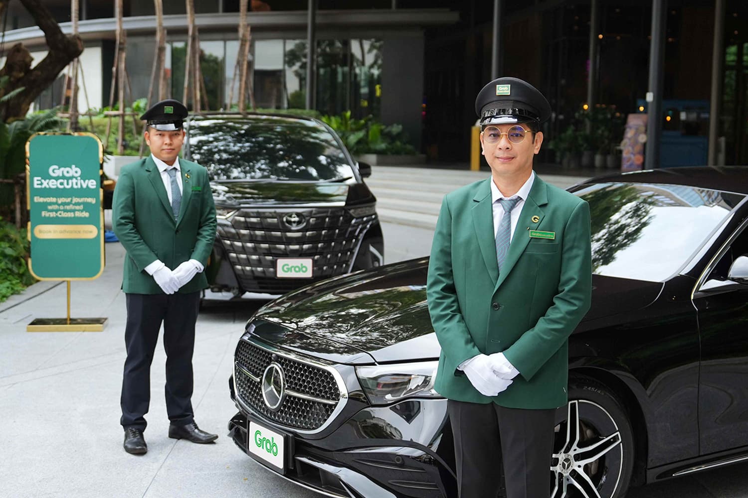grab_call_car_premium_grow_50_percent_executive_SPACEBAR_Hero_038c3595f4.jpg