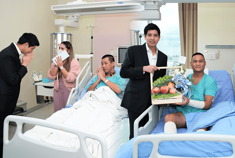GULF เยี่ยมให้กำลังใจทหาร มอบ 2 ล้านช่วยผู้บาดเจ็บ ผ่านกองทุน 100 ล้าน