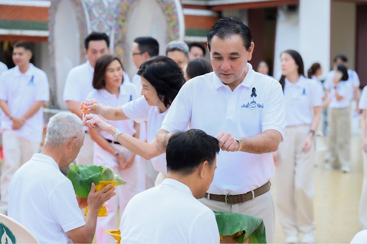 gulf-group-ordination-her-majesty-queen-sirikit-SPACEBAR-Photo02.jpg