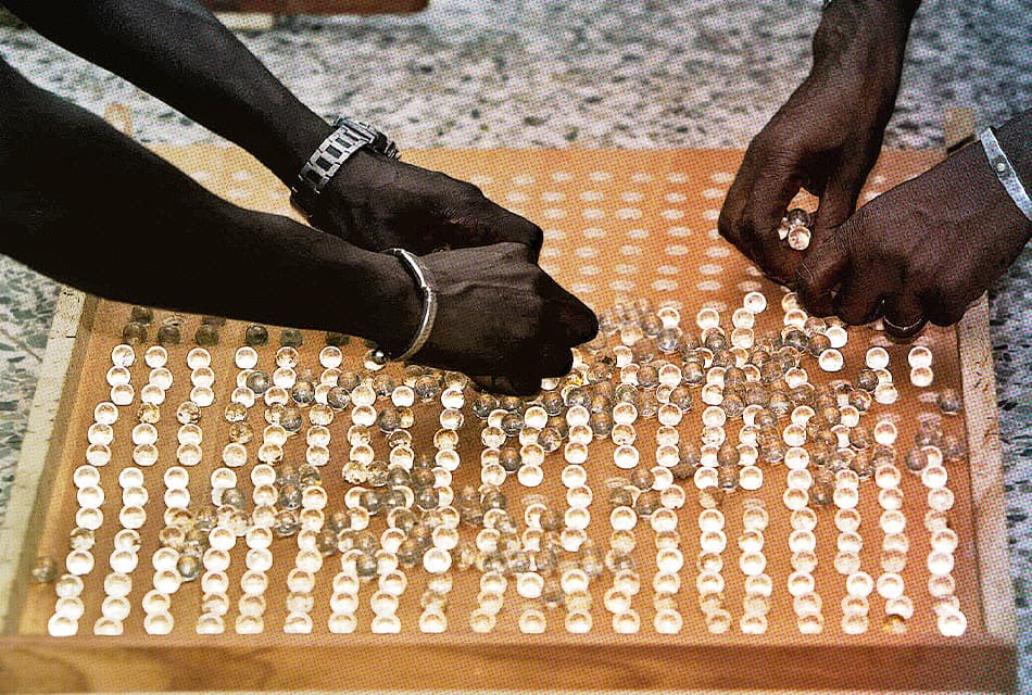 he_gambia_marbles_ballot_voting_system_SPACEBAR_Thumbnail_0623d8f906.jpeg