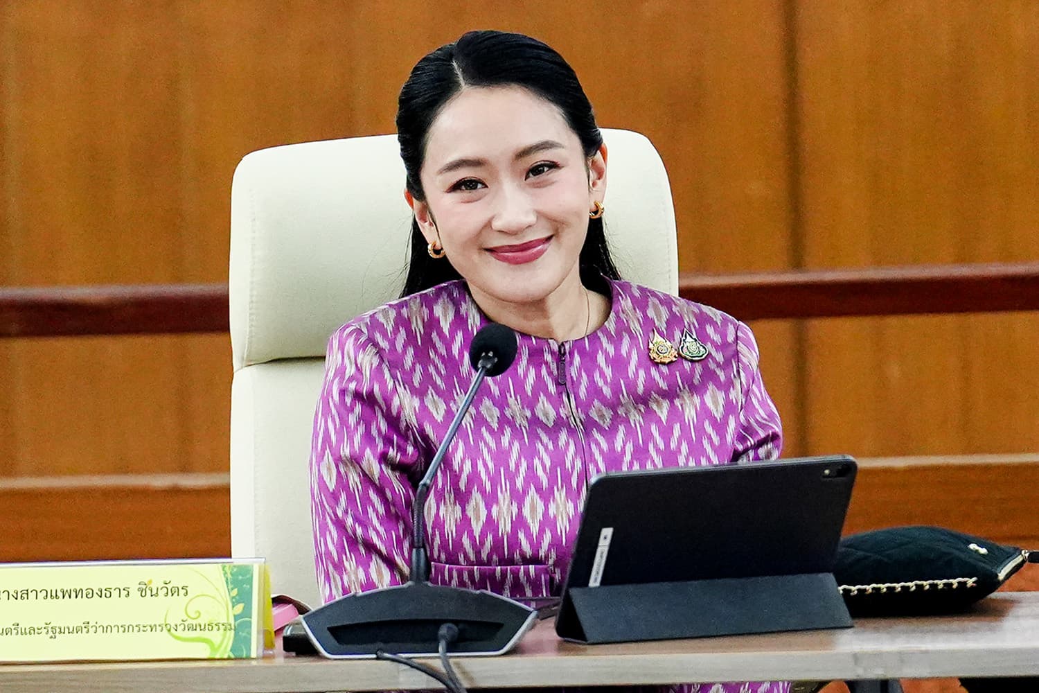 ‘อิ๊งค์’ มอบนโยบายผู้บริหาร วธ. แจงปมคืนวัตถุโบราณเขมร