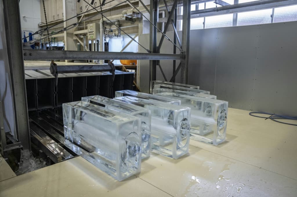 Using a technique that originally came from the United States, specialist Japanese ice makers freeze water over a period of 48 to 72 hours