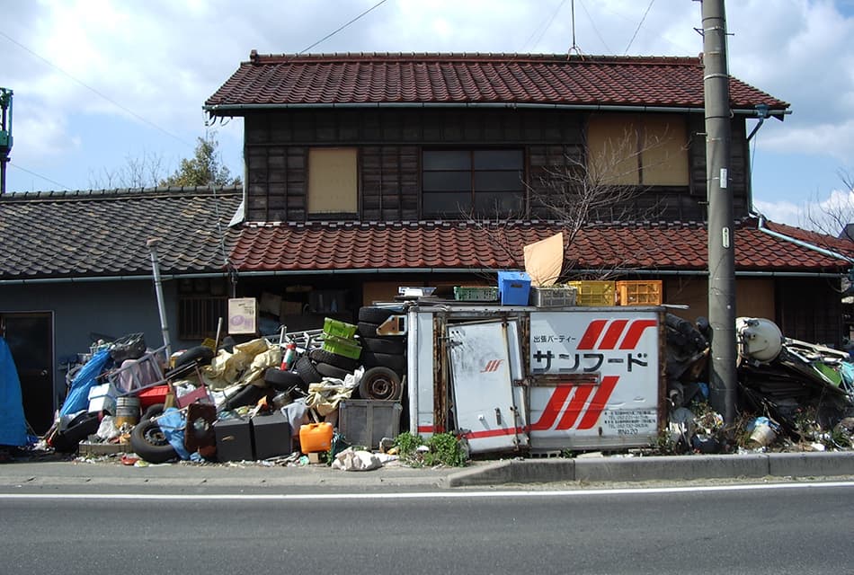 japan_growing_problem_with_trash_homes_SPACEBAR_Thumbnail_f0eb5e1eee.jpeg