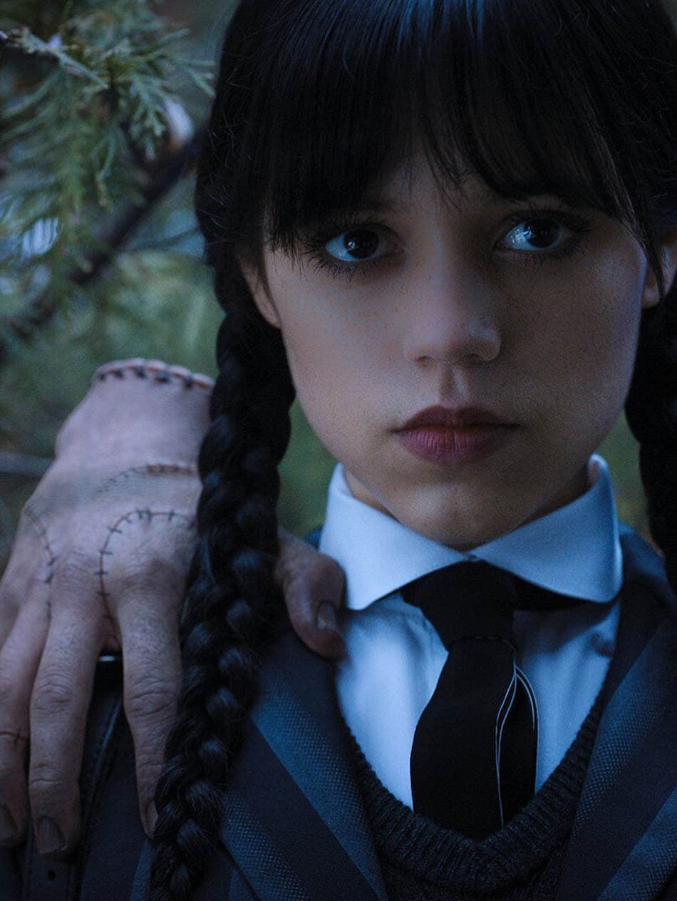 jenna_ortega_goth_bridal_dress_versace_SPACEBAR_Photo02_f8f15ab8b2.jpeg