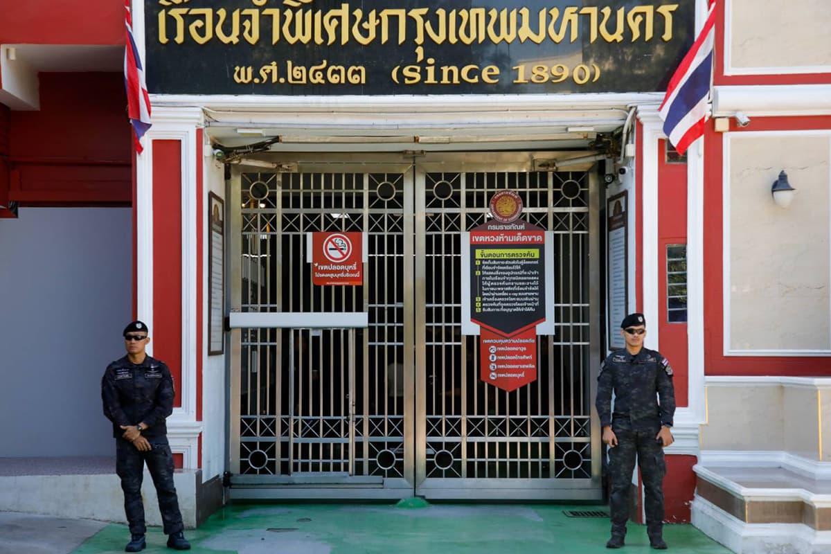 justice-minister-and-dsi-inspect-bangkok-prison-SPACEBAR-Photo03-2.jpg
