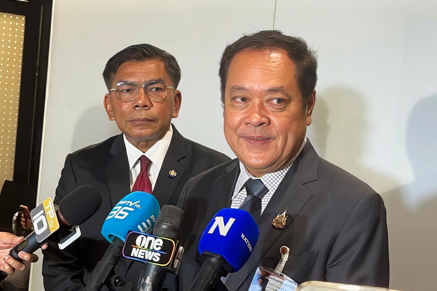 ‘ทวี’ พา ‘กมลศักดิ์’ ร้อง กมธ.กฎหมายฯ เจ้าตัวรับ ไม่สบายใจ หวั่นเรื่องนี้ถูกตัดตอน
