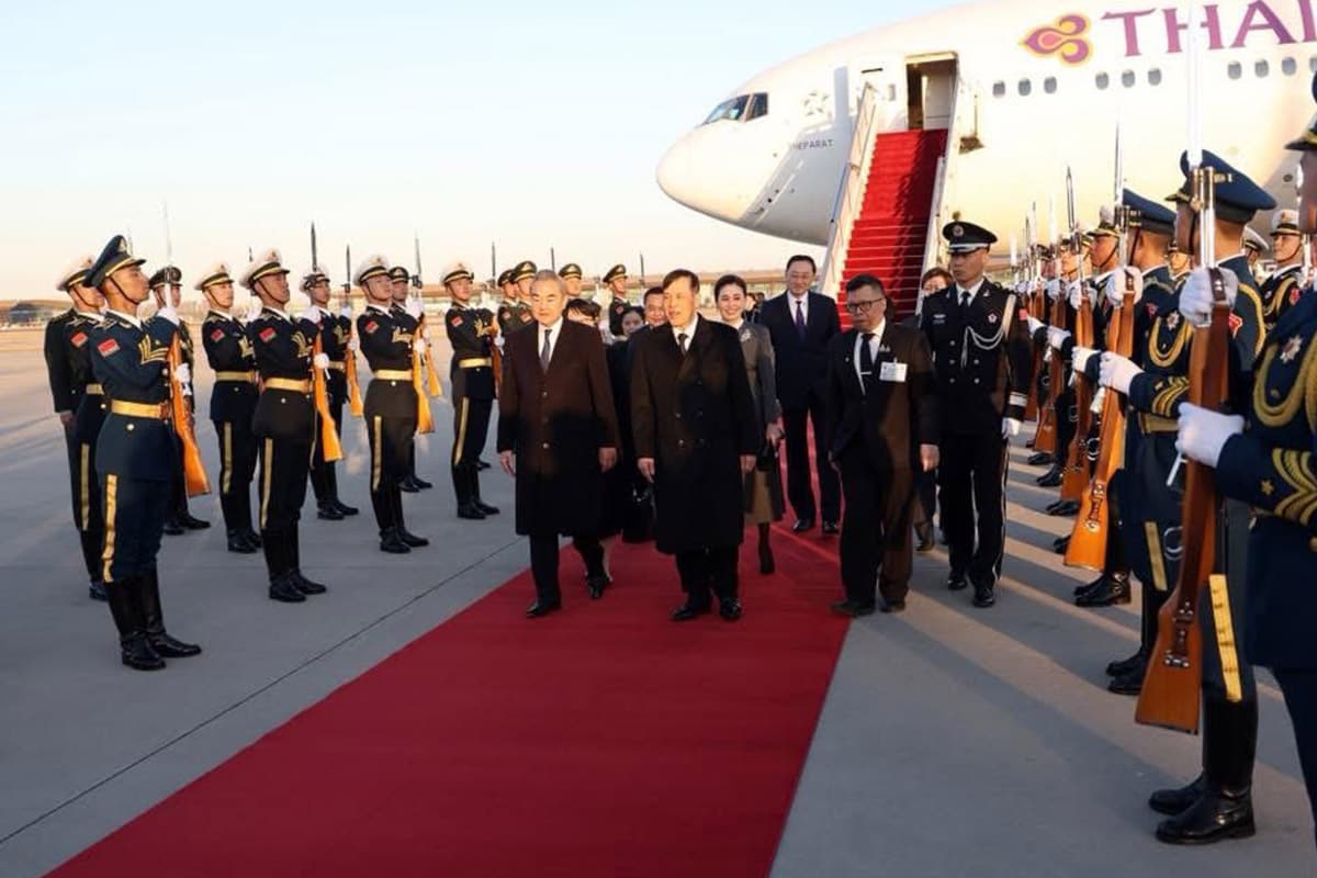 king-queen-thailand-visit-china-SPACEBAR-Photo02.jpg