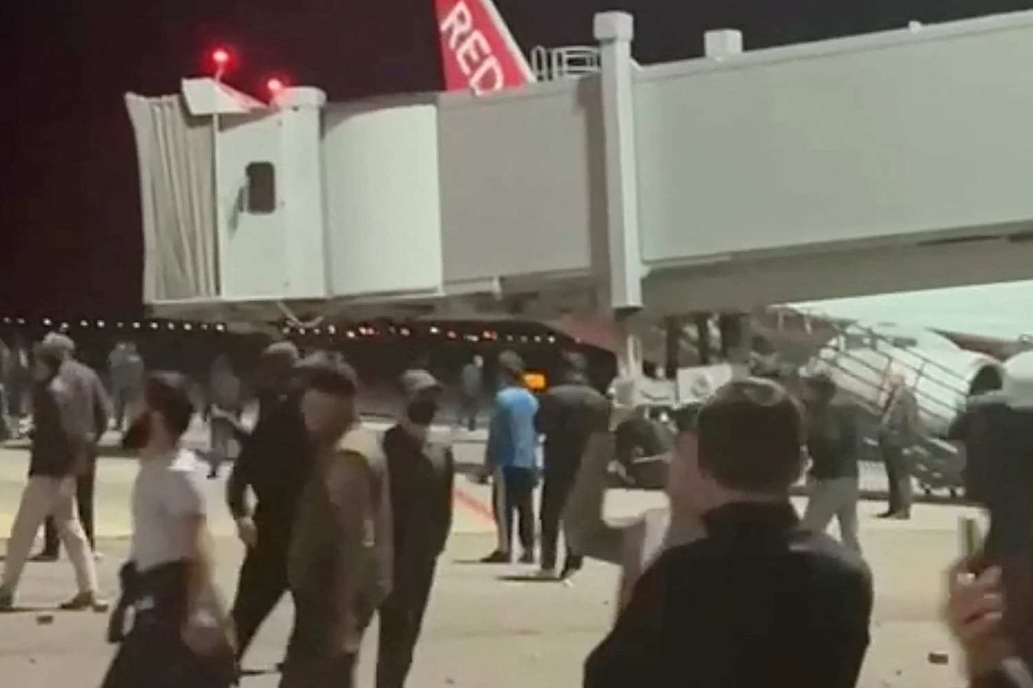 mob_dagestan_airport_search_jewish_passengers_israel_SPACEBAR_Hero_0051cfbdce.jpg