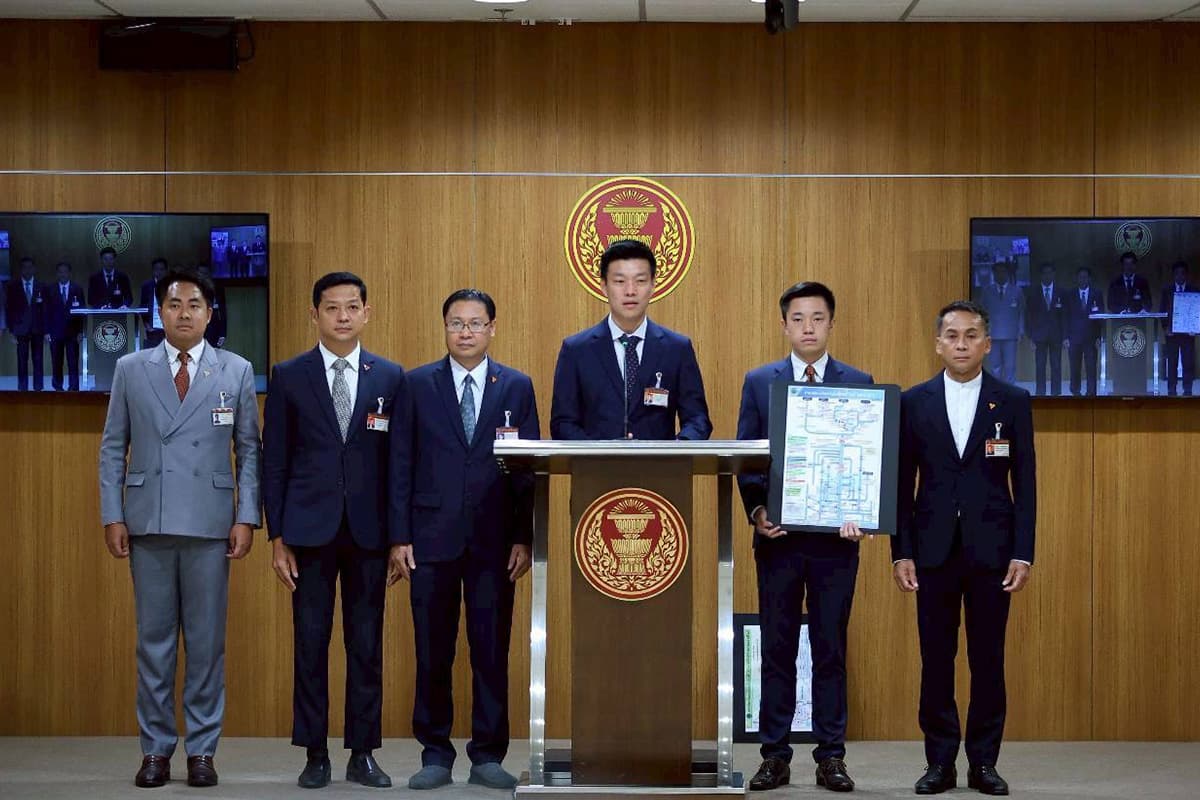 ณัฐพงษ์ เรืองปัญญาวุฒิ สส.บัญชีรายชื่อ หัวหน้าพรรคประชาชน แถลงถึงการลงพื้นที่จังหวัดภาคเหนือตอนล่างและภาคกลาง ร่วมกับ สส.ของพรรค 