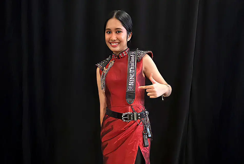 เปิดเบื้องหลังชุดแดง เนเน่ รอยัล รอบไฟนอล AGT 2026 จากภาพในใจแม่สู่ผ้าไหมบ้านครัวบนเวทีโลก