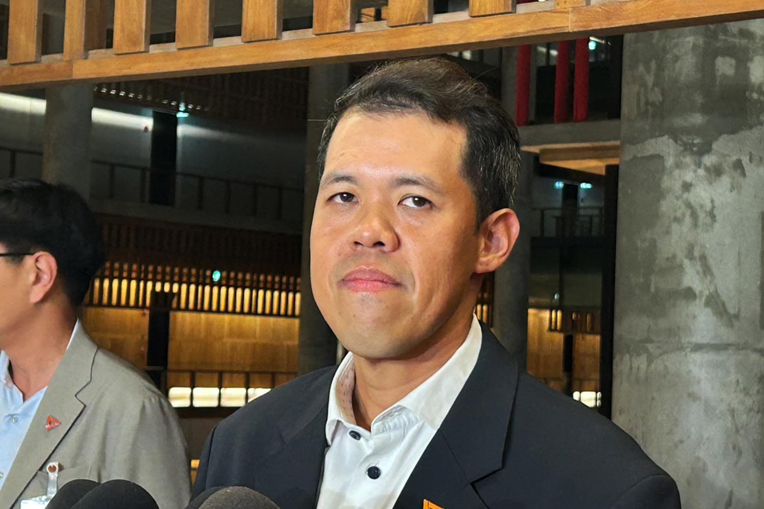 ‘ปธ.วิปฝ่ายค้าน’ ต้อนรับ ‘ภูมิใจไทย’ น้องใหม่! ชี้ทำงานสบายๆ หลากหลายขึ้น