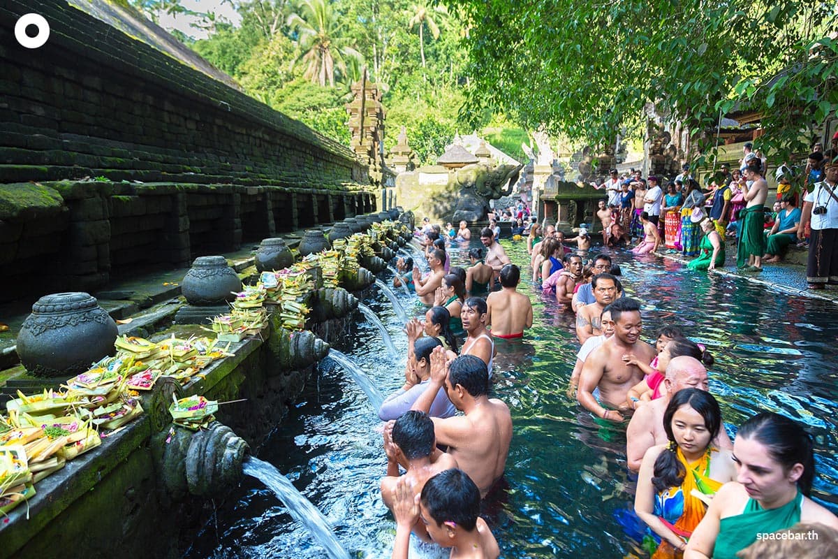 overtourism_how_government_manage_this_problem_SPACEBAR_Photo01_bcb06e3a65.jpg