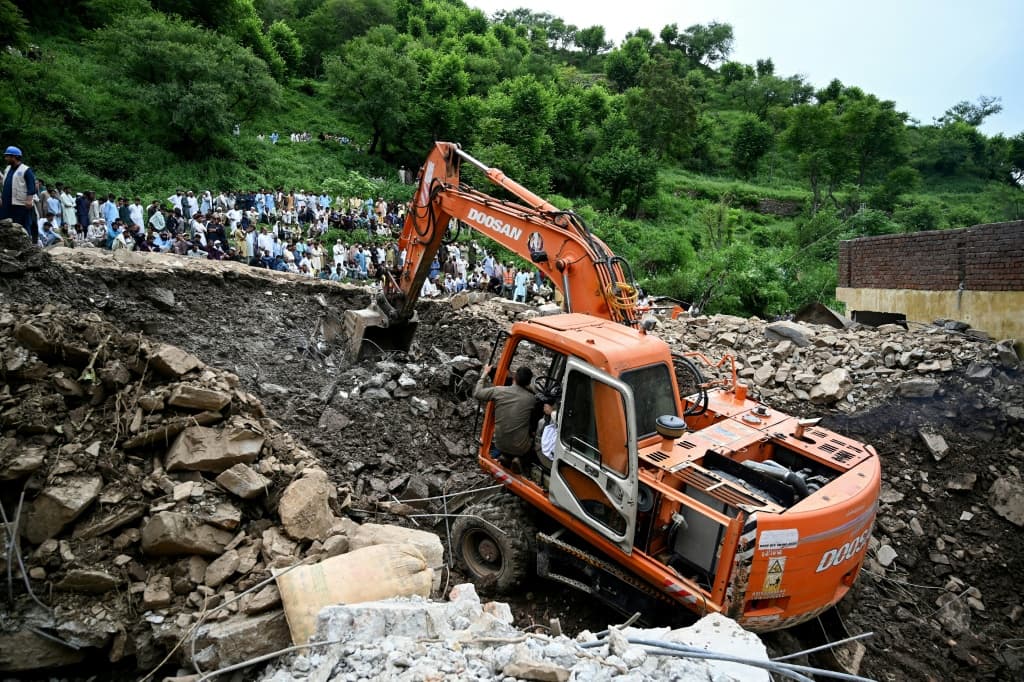 น้ำท่วมจากมรสุมในตอนเหนือปากีสถาน คร่าชีวิตเกือบ 400 ราย ยังคงมีฝนตกหนักต่อเนื่อง