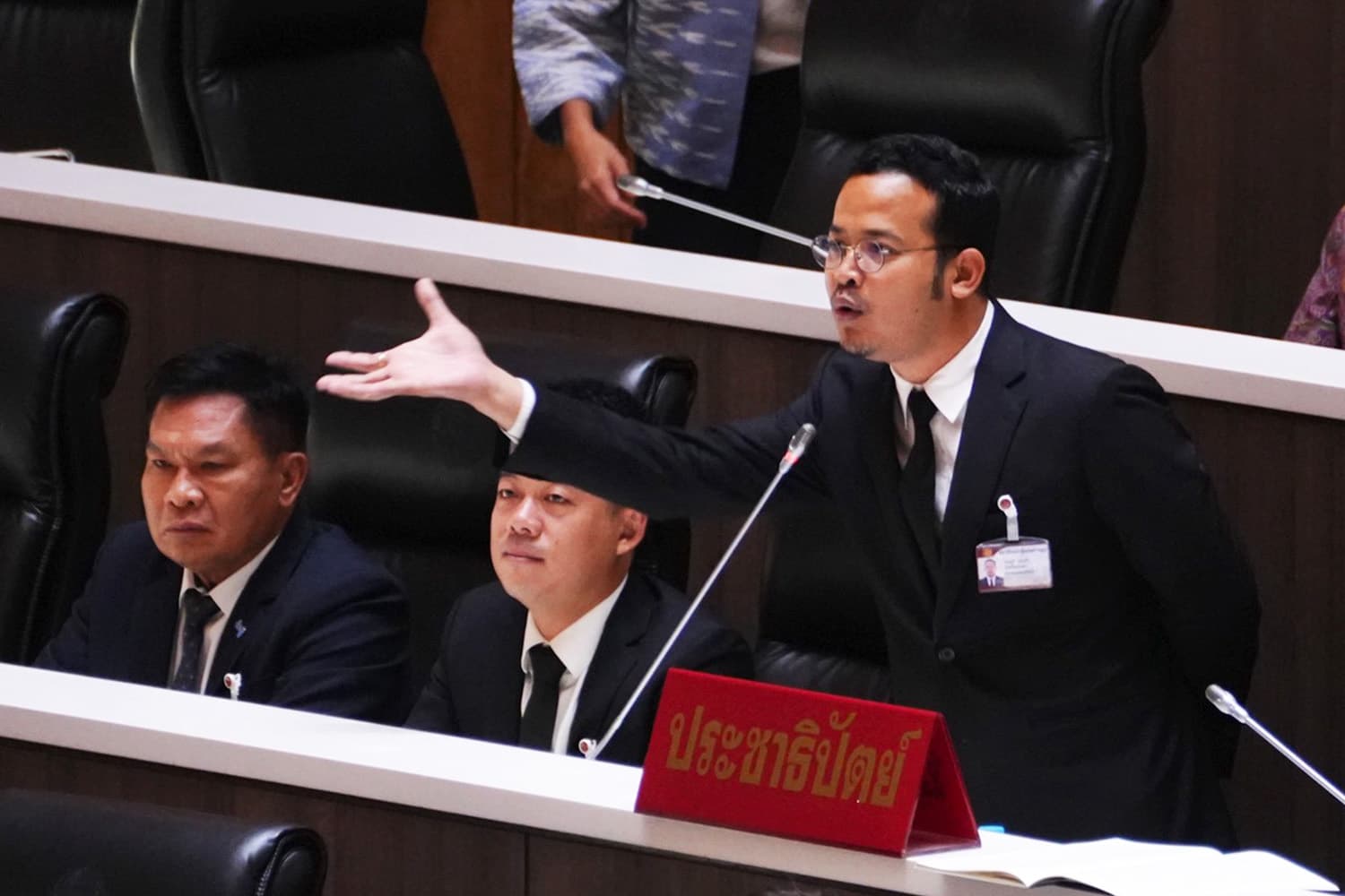 ‘จูรี’ เตือน รบ.อย่ามูมมาม ไม่อยากให้เป็น ‘ชูชก’