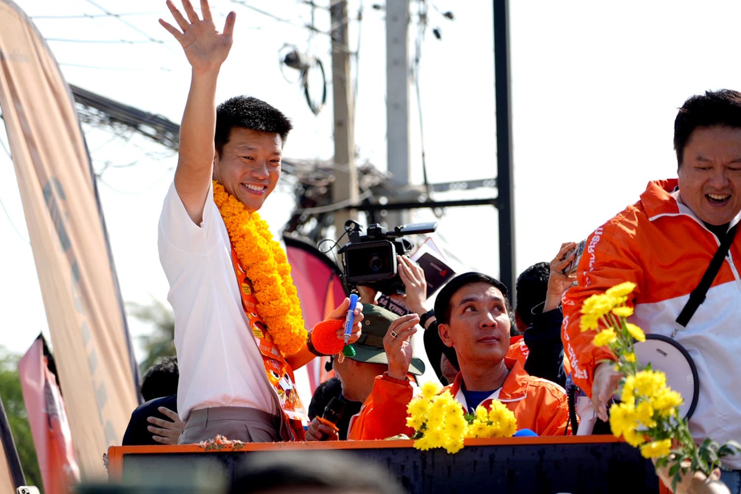 ปชน. มั่นใจทะลุ 200 เสียง ตั้งเป้า 20 ล้านเสียง รบ.พรรคเดียว