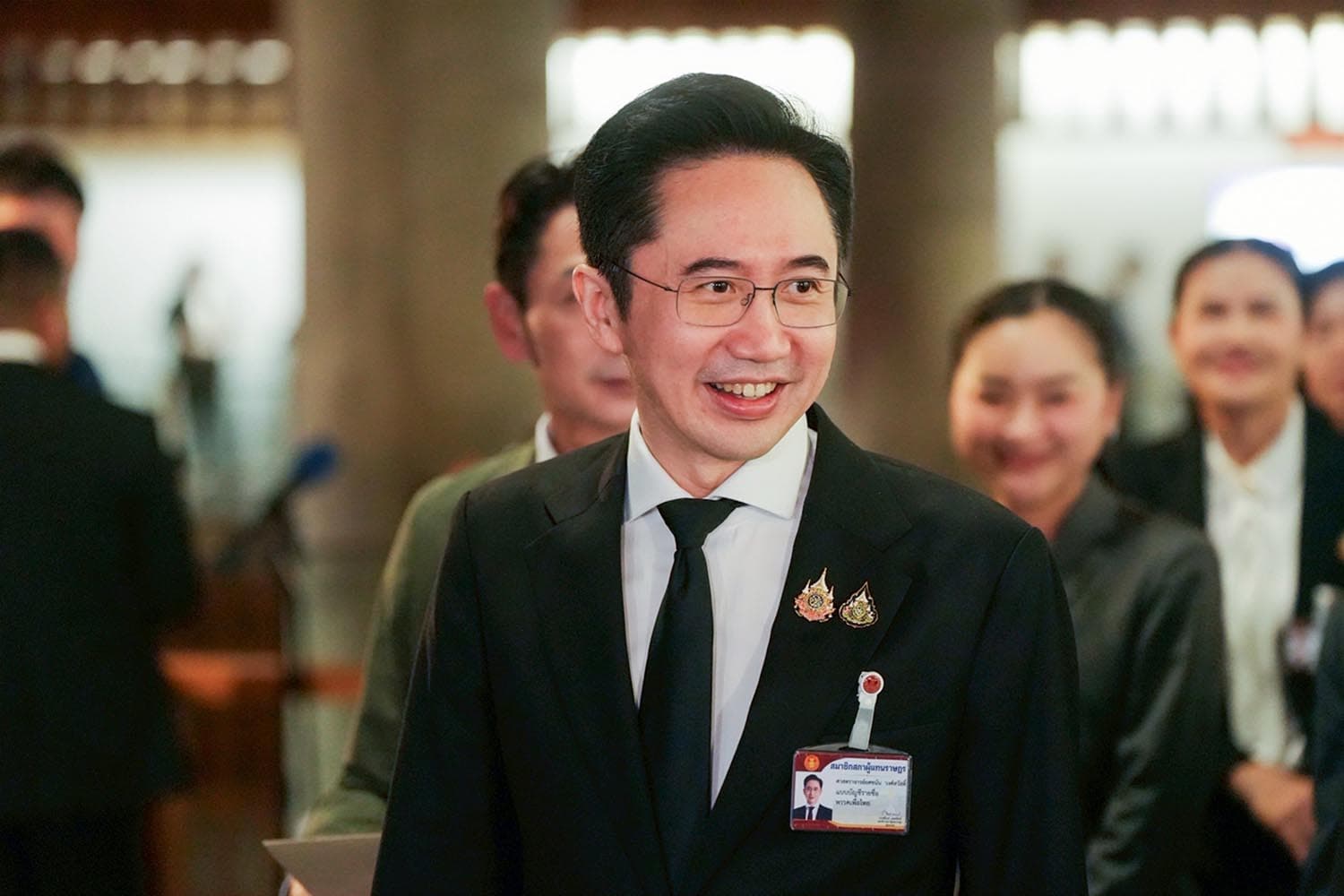 ‘เพื่อไทย’ จ่อถกนโยบาย ‘ภูมิใจไทย’ ต้นสัปดาห์หน้า ยันโควตาถึงมือ ‘อนุทิน’ แล้ว