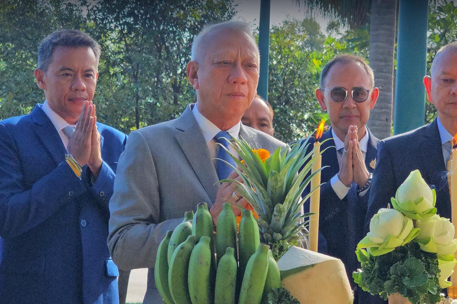 ‘พิพัฒน์’ เข้าทำเนียบ สักการะสิ่งศักดิ์สิทธิ์ เริ่มงานรองนายกฯ