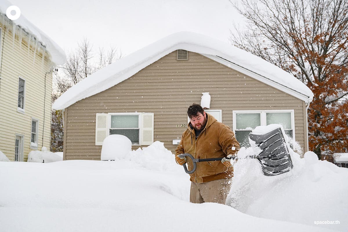 photo_story_us_great_lakes_region_5_feet_snow_SPACEBAR_Photo02_13399e8bce.jpg
