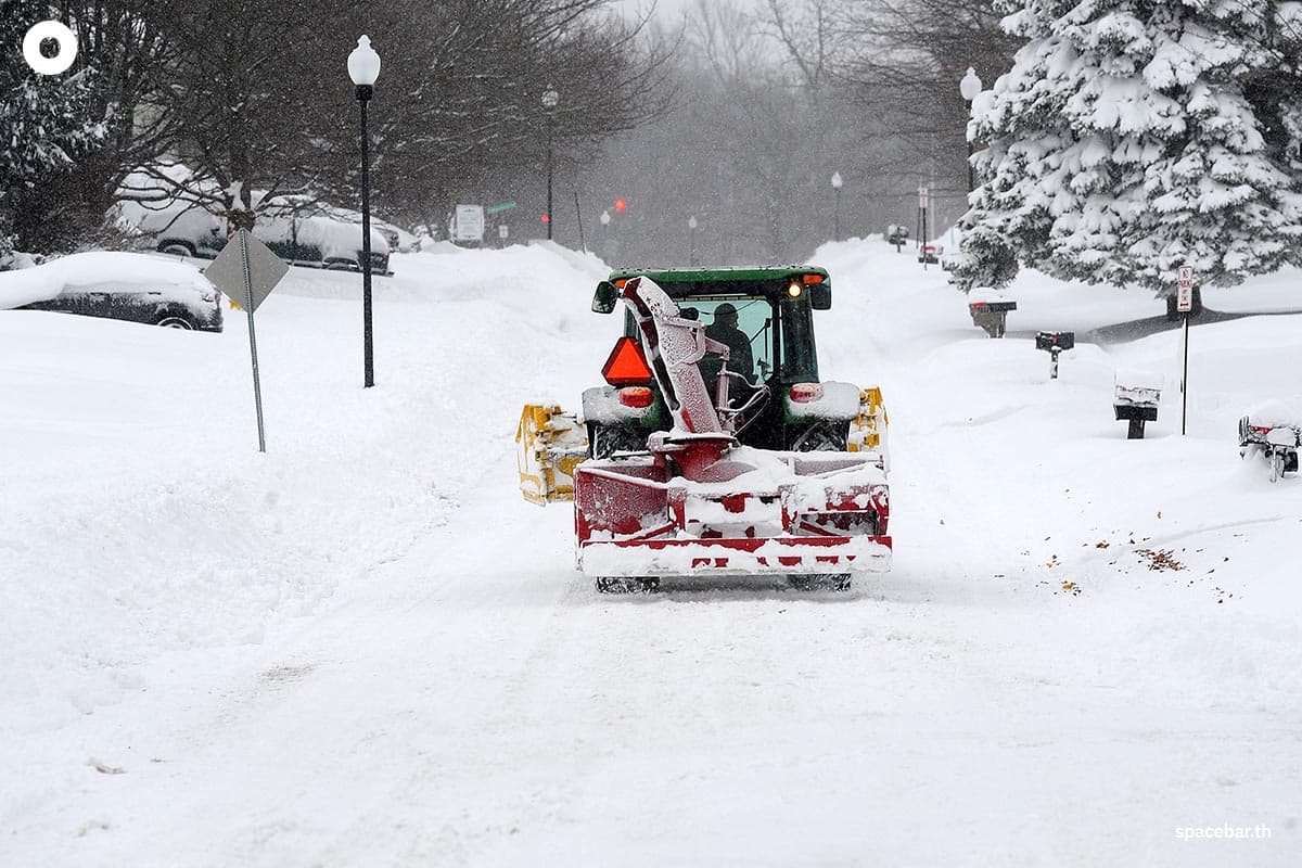 photo_story_us_great_lakes_region_5_feet_snow_SPACEBAR_Photo07_29fc480b48.jpg