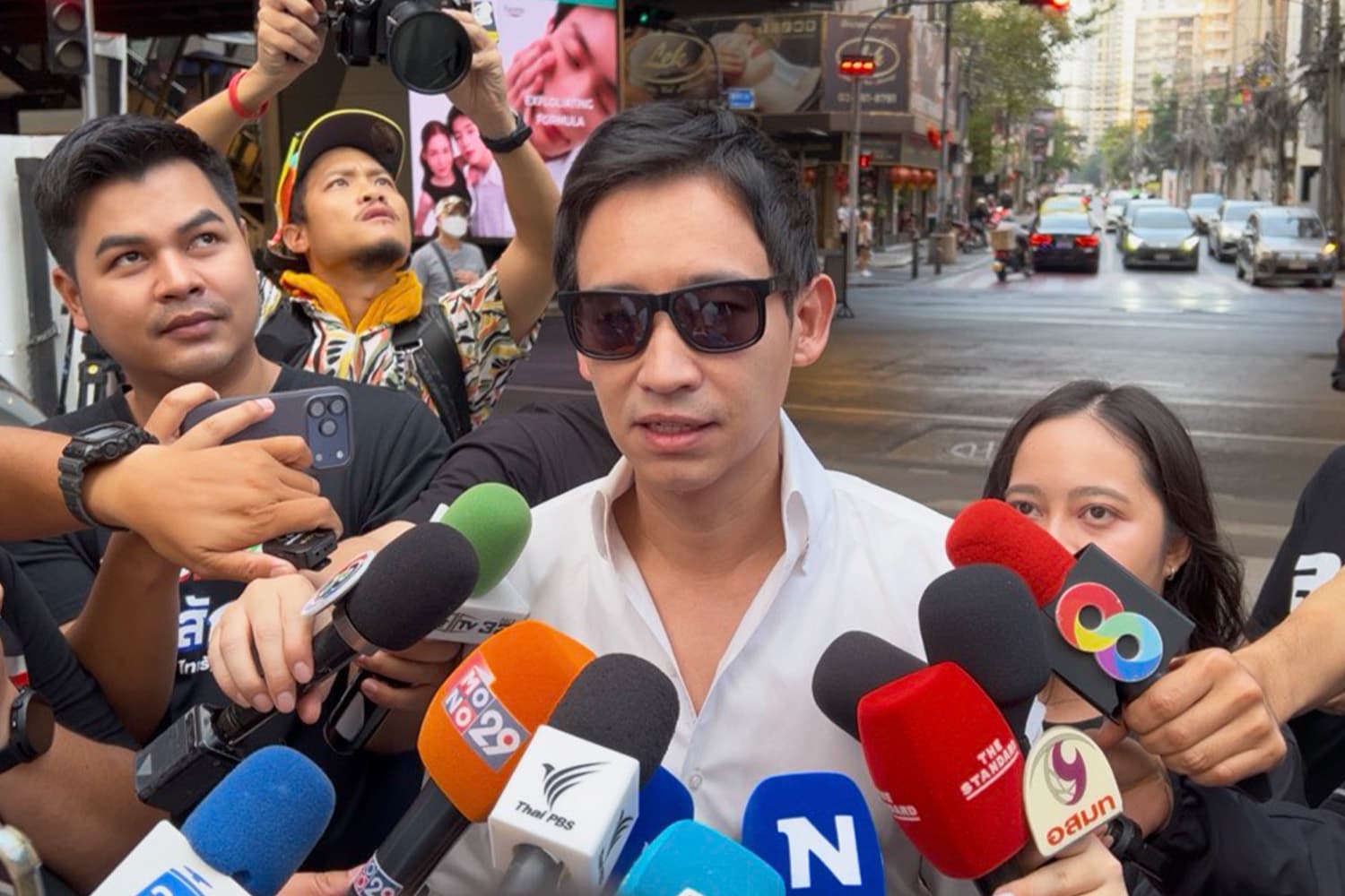 ‘พิธา’ ใช้สิทธิ์แต่เช้าก่อนบินต่างประเทศ รับหัวใจไม่ว่างแล้ว!