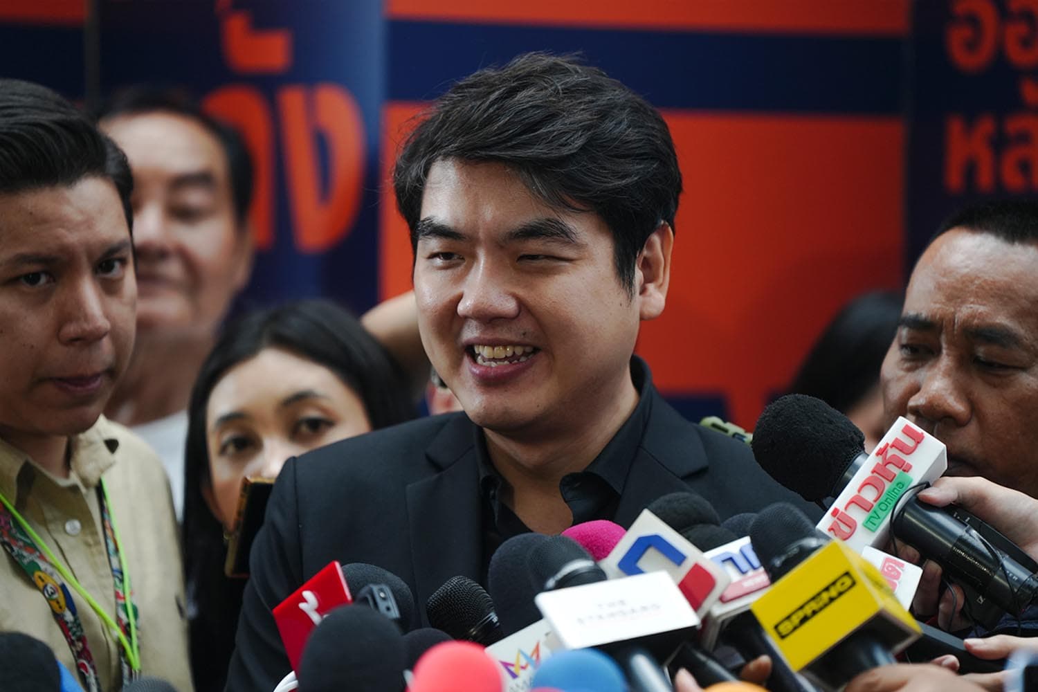 piyabutr_gives_opinion_to_the_constitutional_court_SPACEBAR_Hero_721072a005.jpg