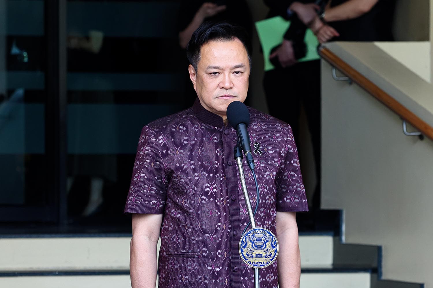 ‘นายกฯ’ แจง ‘แจกเงิน’ ประชาชนช่วยน้ำท่วม เพราะถุงยังชีพหมด