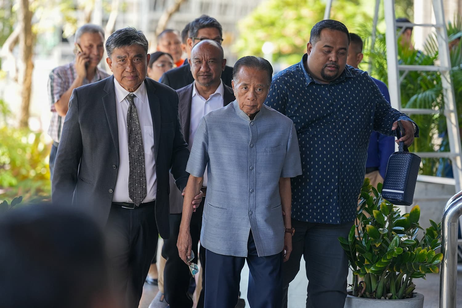 ศาลเลื่อนอ่านคำพิพากษาคดี ‘แกนนำ นปช.’ ชุมนุมขับไล่รัฐบาลอภิสิทธิ์