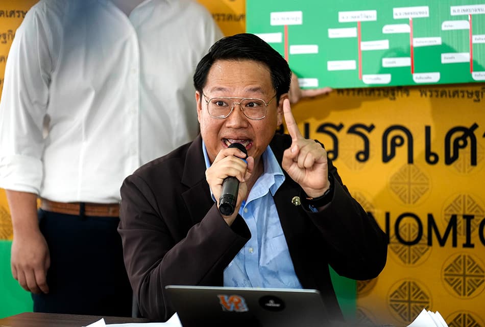 ‘คริส’ เปิดหลักฐานแฉ ‘ระบบอากง’ ผู้ว่าฯ เงา รัน กทม.หลังฉาก