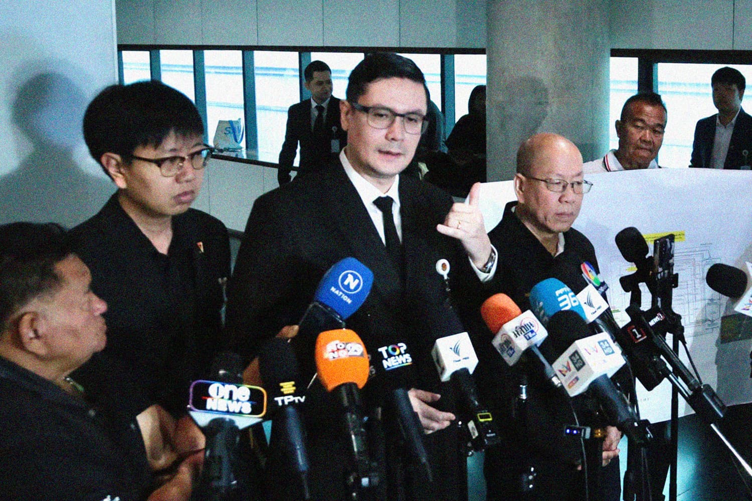 ‘โรม’ ลั่นไม่เคยโกรธ ‘ธรรมนัส’ กร้าว ‘ทุนเทา’ เป็นศัตรูของไทย