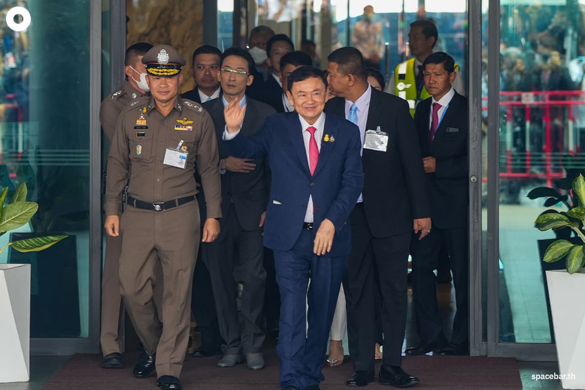 read_thaksin_eyes_SPACEBAR_Photo02_97b09cee54.jpg